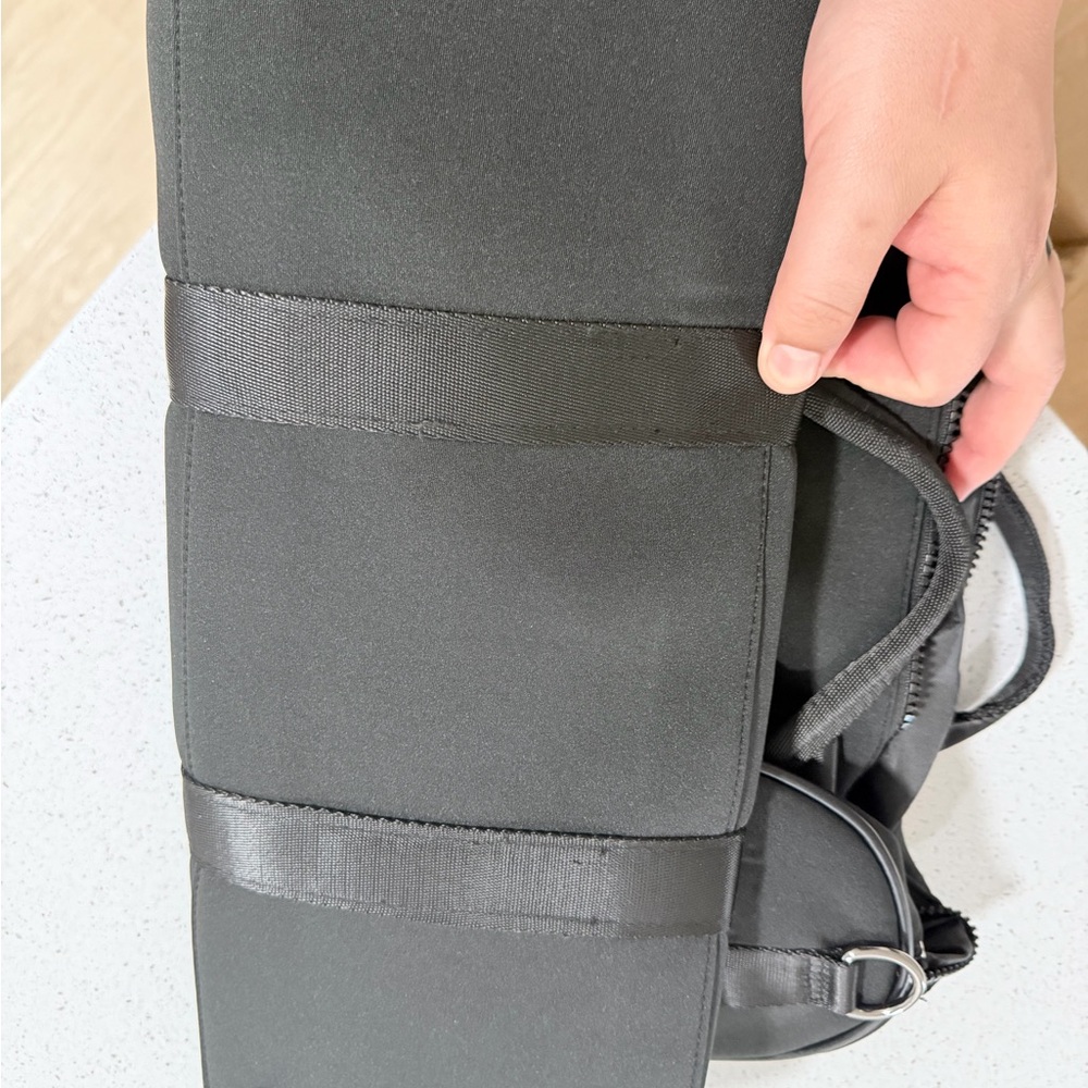 ALO Yoga Black Duffle Bag - ALO Yoga - Picture 4 of 4